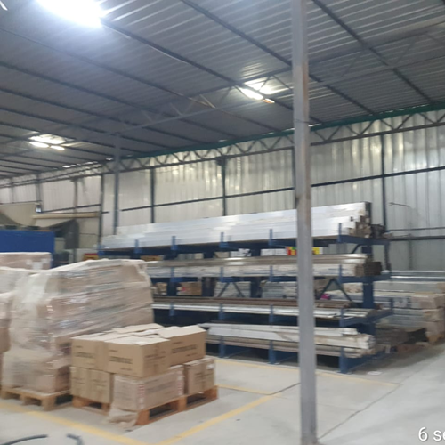 Rampa con techo metálico terminada — hermetización 100% ✓